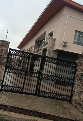 Ibadan Apartment | EmeraldSuites Blossom Court Alalubosa GRA