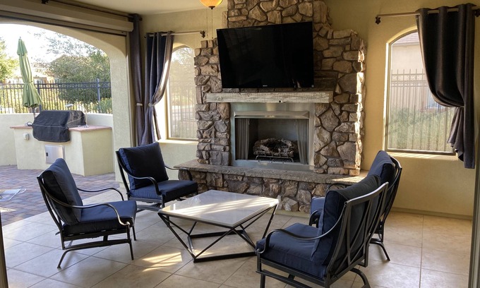 Encanterra House | Encanterra is nestled between the San Tan Mountains in a resort style community.