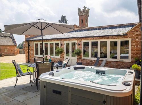 Salhouse House | Enchanted Cottage