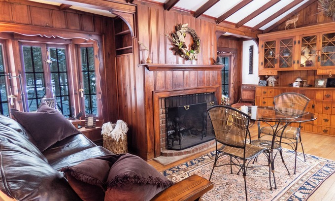 Smallwood Cabin | Enchanted Fox Dell Cottage
