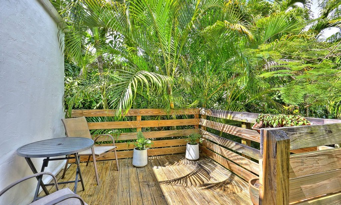 Southwest Coconut Grove Apartment | Enchanting Coconut Grove apartment