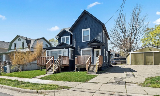 Battle Creek House | Enchanting Duplex: 2 units in 1 - Close to downtown & local attractions