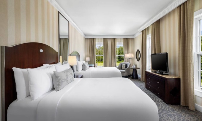 Manchester Apartment | Enchanting Equinox | 2 Queen Room + Fine Cuisine