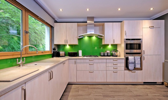 Cults Apartment | Enchanting Home with Furnished Balcony in Cults, Scotland