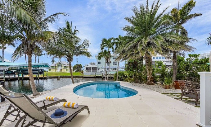 Saint James City House | Enchanting Retreat - Pine Island Paradise - Roelens