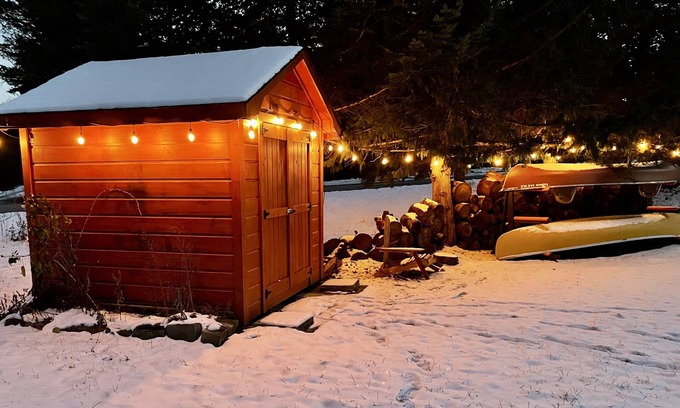 Bobcaygeon Cottage | Enchanting three bedroom river front cottage