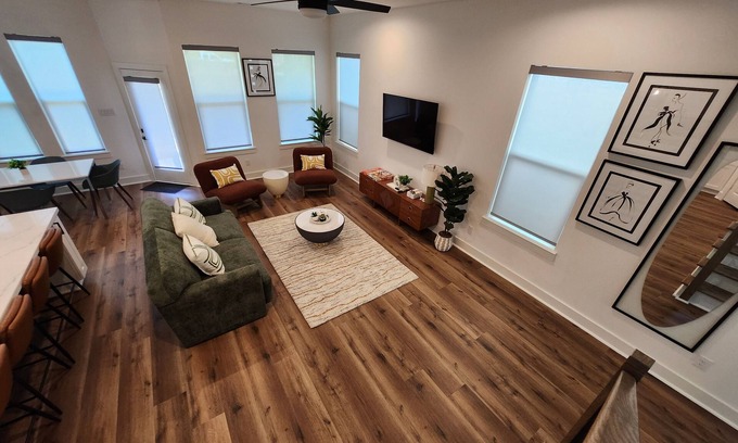 North Houston House | Enchanting townhome in vibrant Houston