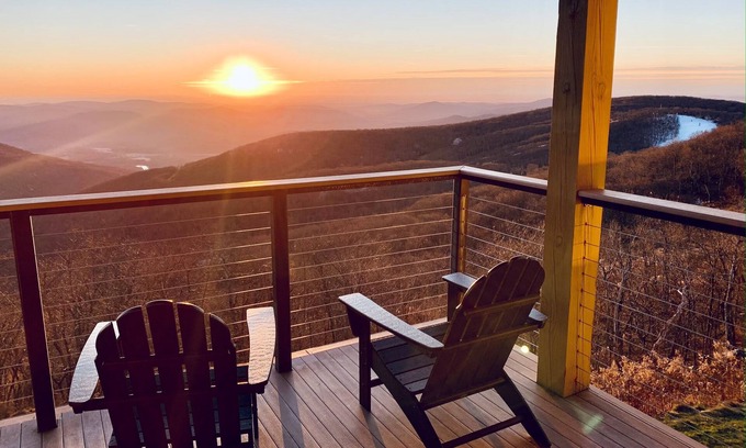 Nellysford Condo | Endless Mountain Top Views from All The Way Up!