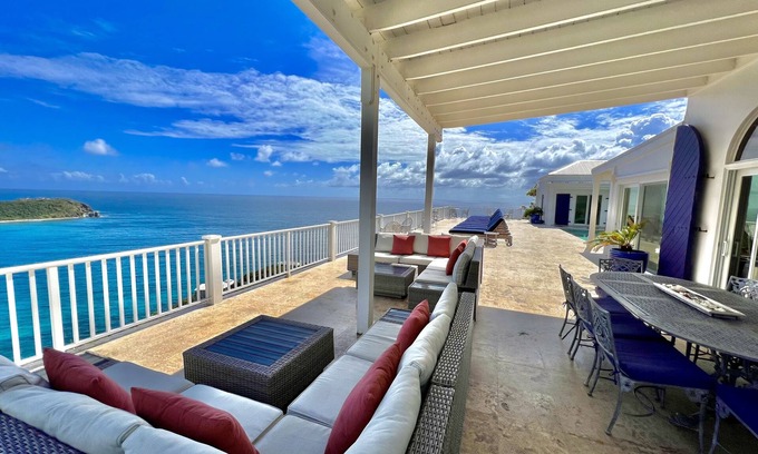 Monte Villa | Endless Ocean Views Over Beautiful Reefs to the Horizon Beyond Luxury & Privacy