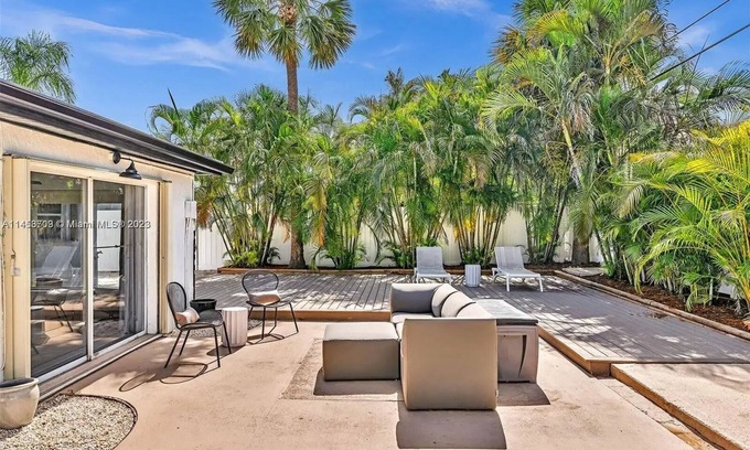 Sunset House | Enjoy a Comfortable Stay at this House