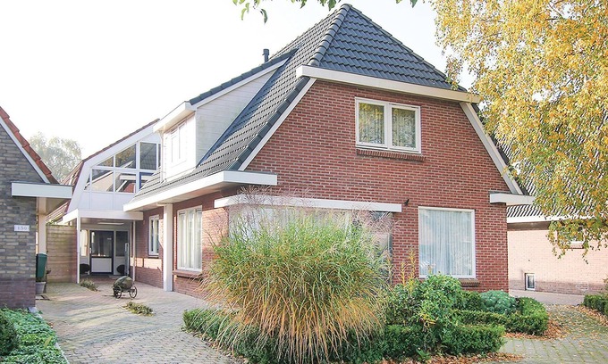 Elim House | Enjoy a comfortable vacation with your family and friends in this extremely well maintained and beau
