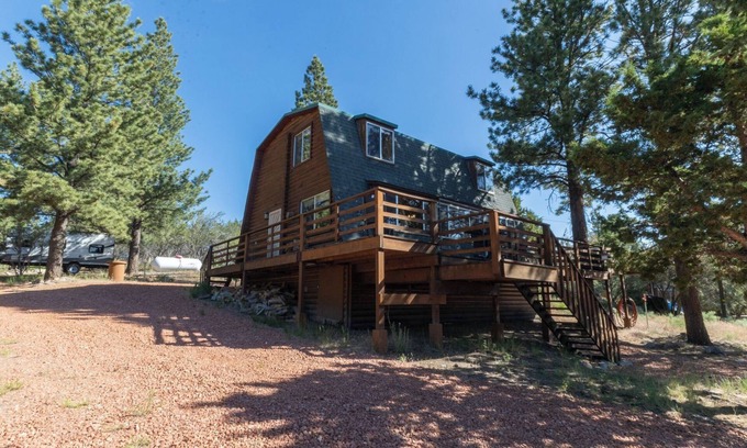 Mammoth Creek Cabin | Enjoy a cozy cabin near the lake! Sleeps 8, 5 Beds.