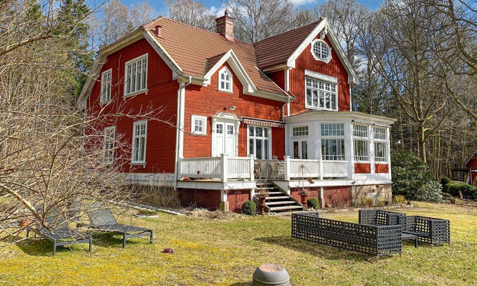 Boras Municipality House | Enjoy a relaxing active vacation by the lake, Öresjö
