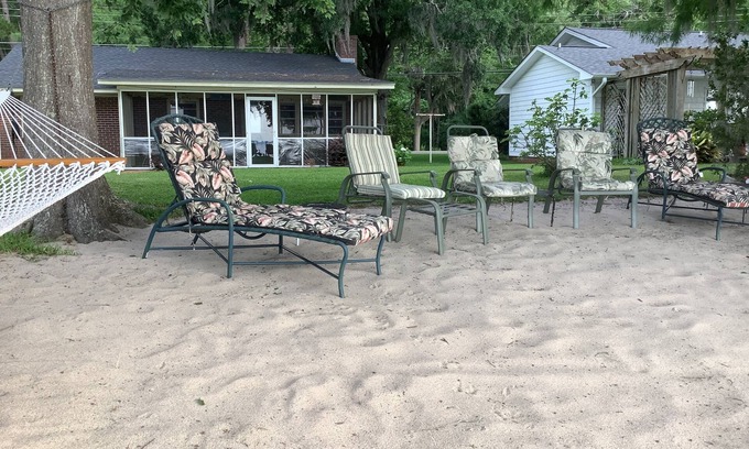 Lake Waccamaw Cottage | Enjoy Lake Waccamaw in a cozy cottage steps from the lake.