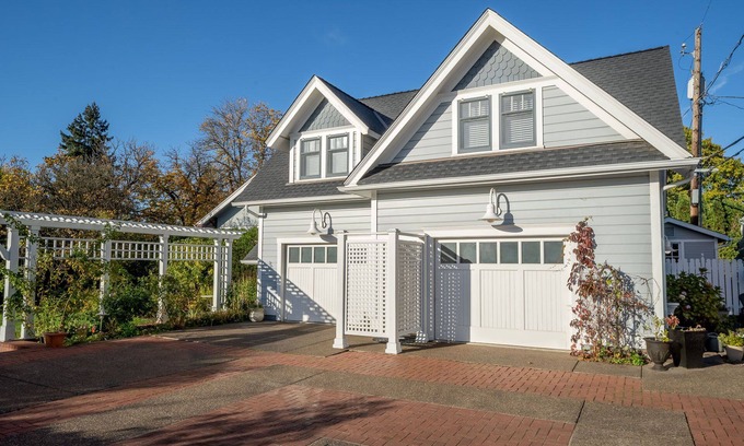 Corvallis Cottage | Enjoy Luxury Living In Downtown Corvallis