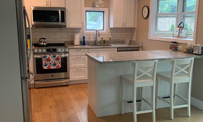 Newport East House | Enjoy our cozy, newly furnished, cottage near newport's beaches and restaurants!