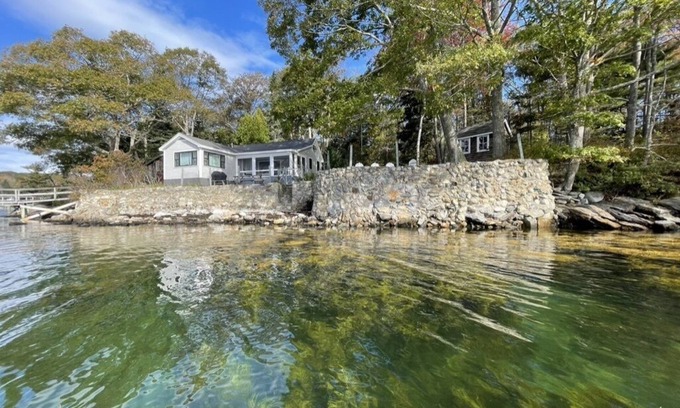 Boothbay Harbor House | Enjoy Secluded Privacy at this Cottage on the Water