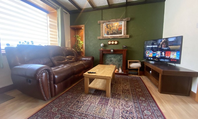 Dunfermline House | Enjoy the busy city life by day and come home to a peaceful