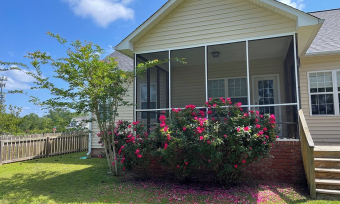Brices Creek House | Enjoy the comforts of home while you're working in the area & visiting New Bern.