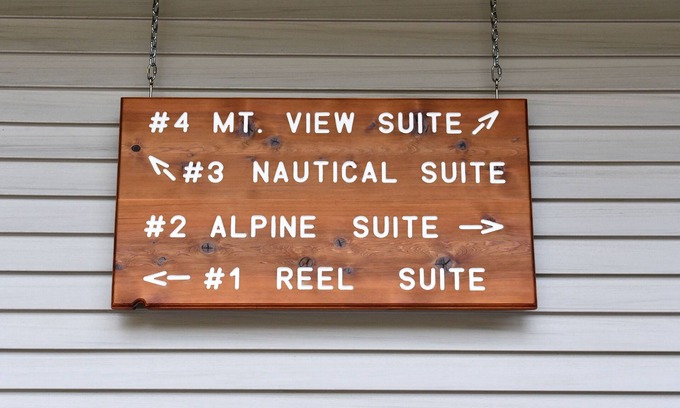 Bear Creek Cabin | Enjoy this Newly Constructed Luxury Suite surrounded by Alaska's Natural Beauty