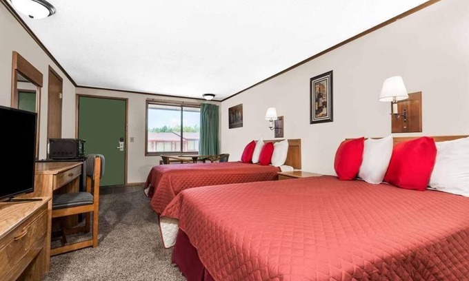Summitt Hotel | Enjoy Your Stay at Knights Inn Ashland! Pool, Picnic Area, Parking, WiFi