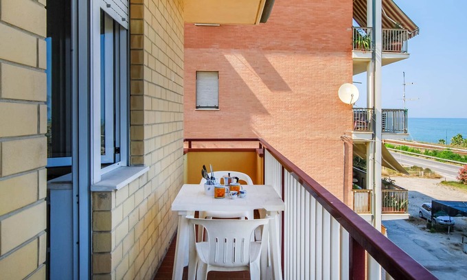 Campofilone Apartment | Enjoy your vacation on the beach of Tre Camini and explore the surroundings.