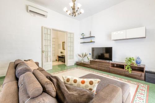 Floriana House | Enormous luxury 3-storey townhouse, rooftop EGAS1-1