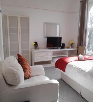 Sketty House | Ensuite room near Singleton Hospital, beach 8