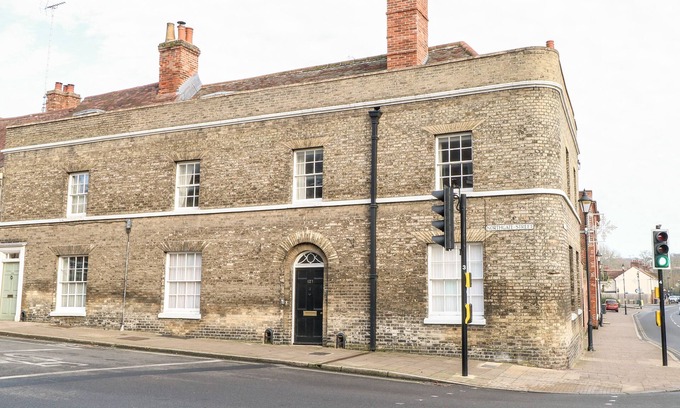 Bury St Edmunds Cottage | ENTERPRISE HOUSE, character holiday cottage in Bury St Edmunds