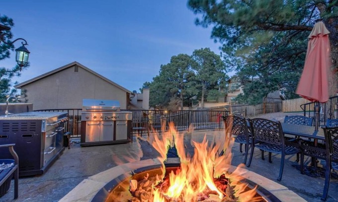Northeast Colorado Springs House | Entertainer