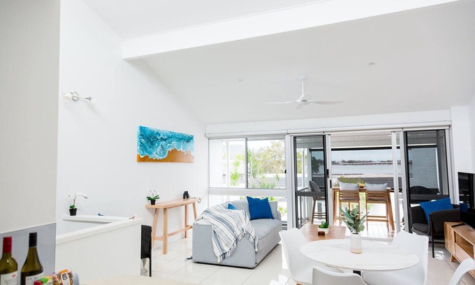 Sandstone Point House | Entire 2 Bed Townhouse walking distance to the famous Sandstone Point Hotel.