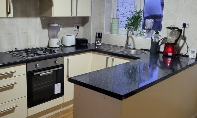 Belle Vue House | Entire 2Bedroom House Manchester