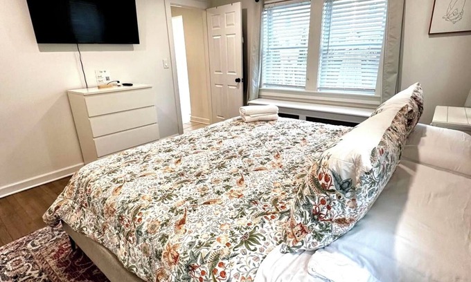 Mamaroneck Apartment | Entire Apartment in Mamaroneck walk to train & Restaurants free parking
