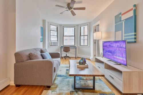 North End Apartment | Entire Apt Near Wharf