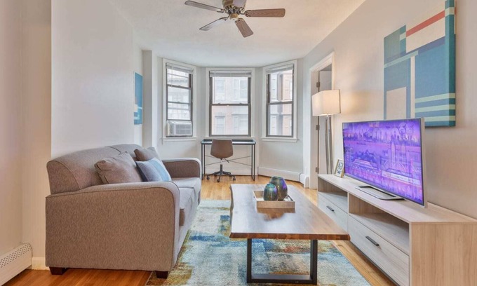 North End Apartment | Entire Apt Near Wharf
