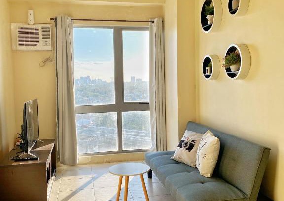Muntinlupa Apartment | Entire Condominium City view