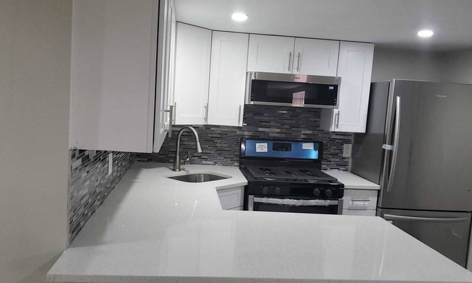 Queens House | Entire Cozy Home Away Apartment (Short Stay 3days message)