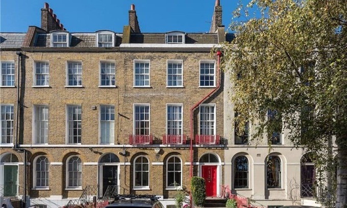 Faraday Apartment | Entire Ground Floor Flat, Free Parking and Gardenn