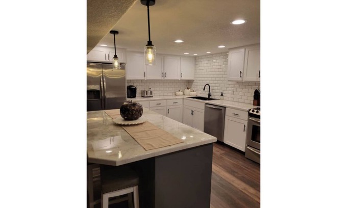 Canby Apartment | Entire Guest Unit - Cool Canby Crib-Full Basement
