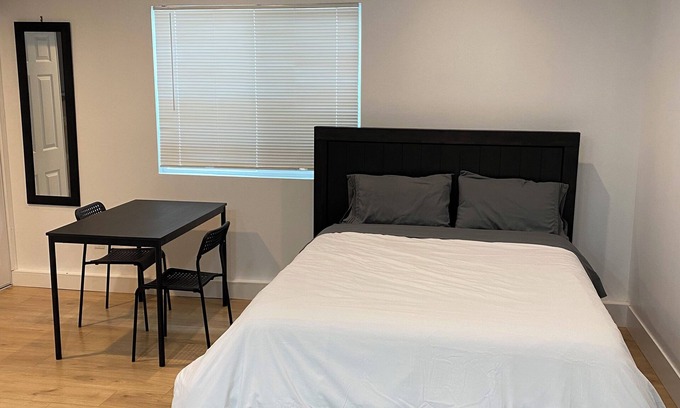 Southwest Anaheim Apartment | Entire guesthouse in Garden Grove, California