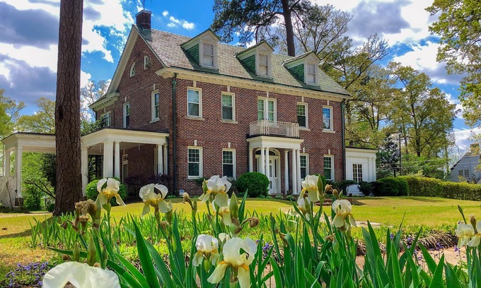 Goldsboro House | Entire Historic Home with 3620Sqft Perfect for Families