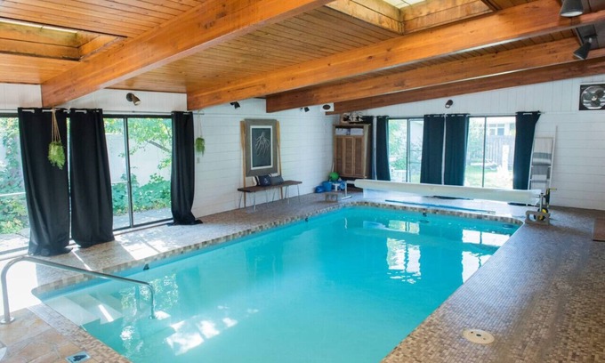 Fargo House | Entire historic on Iconic 8th St w/indoor pool