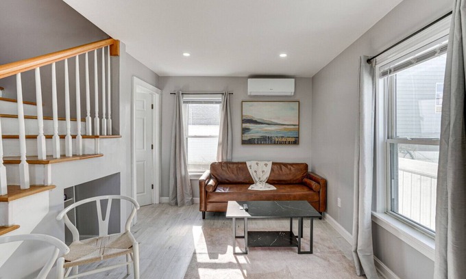 Lynn House | Entire Home 2BR 2BTH Quite Area with parking