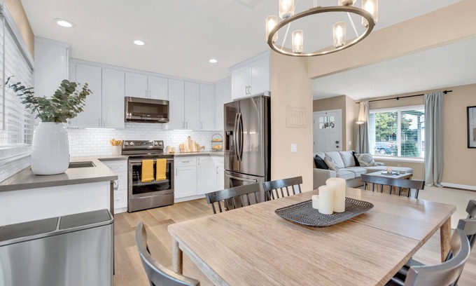 South Natomas House | Entire Home 4 miles to Downtown & close to Airport