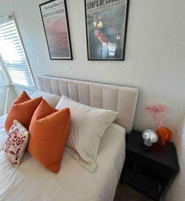East Side Costa Mesa House | Entire Home by Newport Beach, Disneyland and SNA!