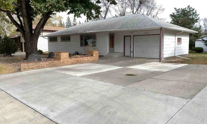 Aberdeen House | Entire home in Aberdeen South Dakota