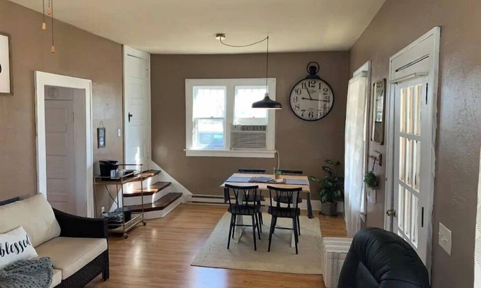Fairfax House | Entire house for fishing, hunting, or passing by!