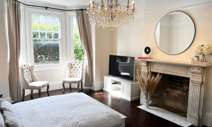 Evesham Apartment | Entire Luxury apartment, 10mins from Cotswolds