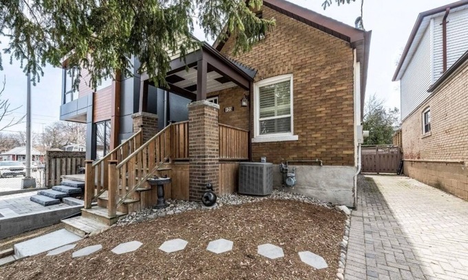 Woodbine Heights House | Entire main floor of a cozy bungalow with easy access to downtown Toronto