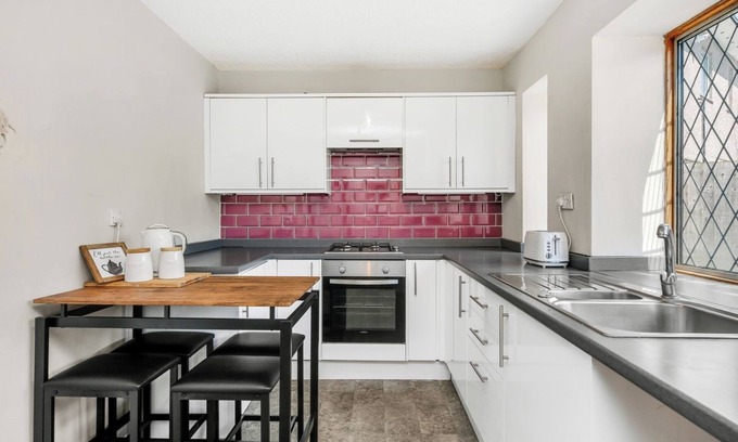 Hainault House | Entire place 3 bed home